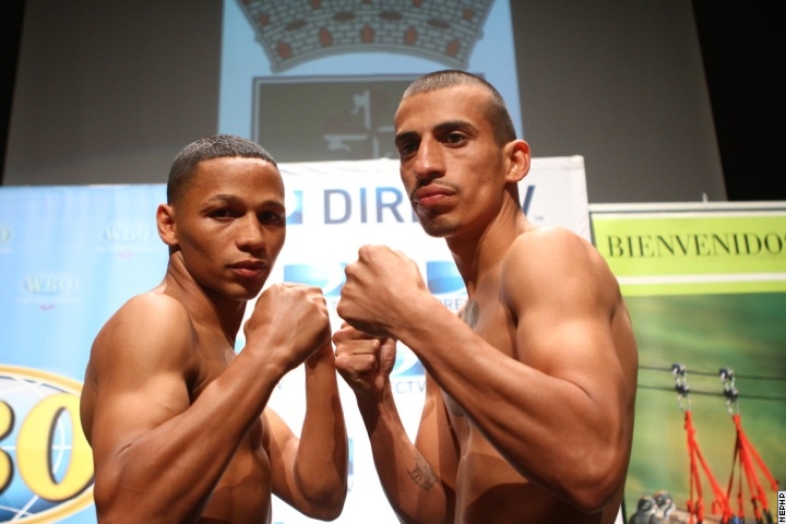 28 oct 2011 Weigh In Noche de Campeones DIRECTV Guaynabo Puerto Rico- Calderon vs Rivas.JPG